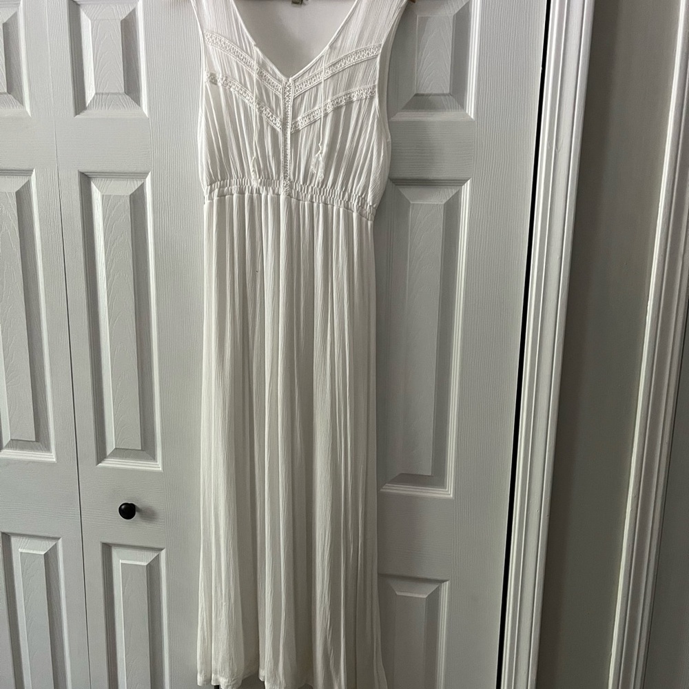 Maxi dress sleeveless long white dress .
